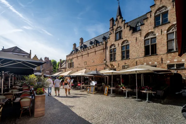 Huidenvettersplein (Place des Tanneurs)