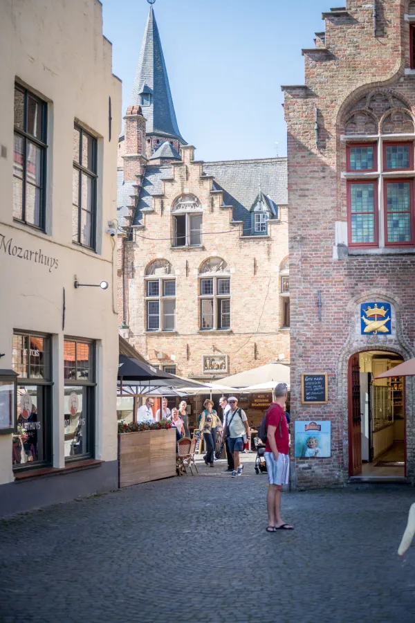 Huidenvettersplein (Place des Tanneurs)