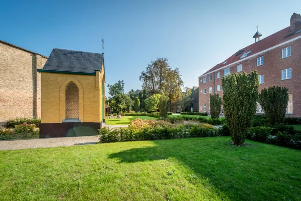 Rodenonnenpark (Red Nuns Park)