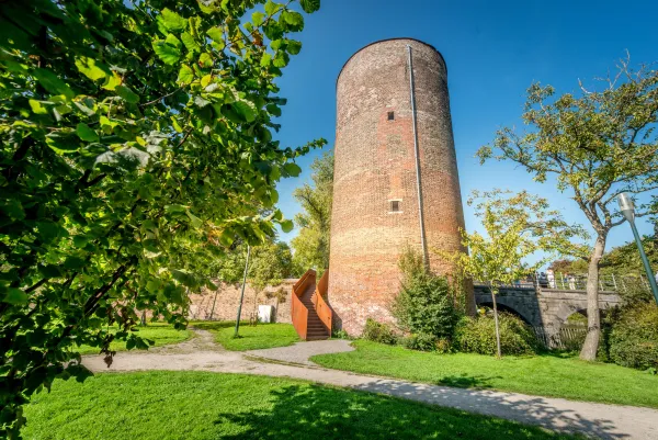 Poertorenpark (Gunpowder Tower Park)