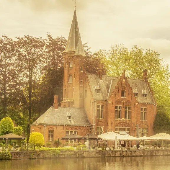 Zicht op kasteel aan Minnewater