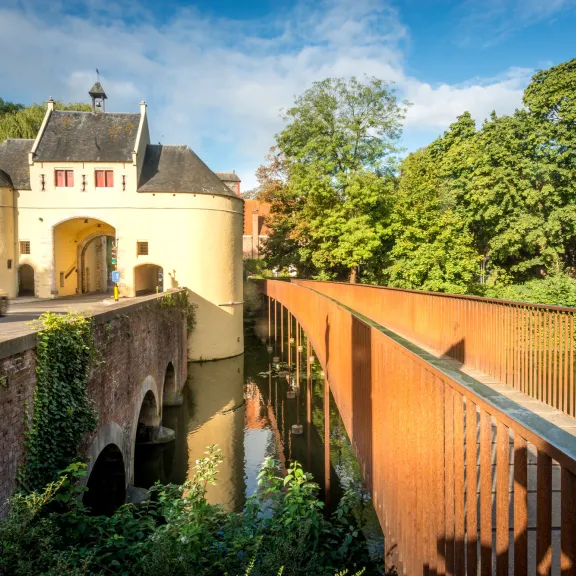 Voetgangersbruggen langs Smedenpoort (Footbridges at the Blacksmith's Gate)