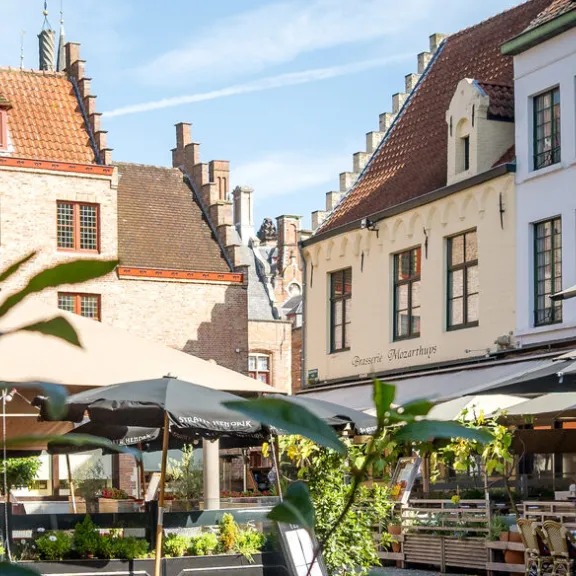 Huidenvettersplein (Place des Tanneurs)
