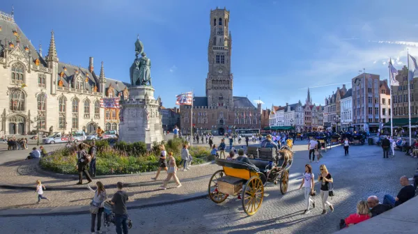 Markt en Belfort in Brugge